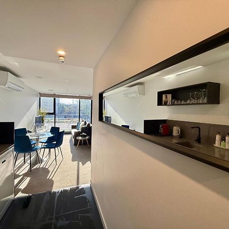 Midnight Luxe 1Br 1Bath Apartment 104 In The Heart Of Braddon Pool Sauna Secure Parking Wine Wifi Канбера Екстериор снимка