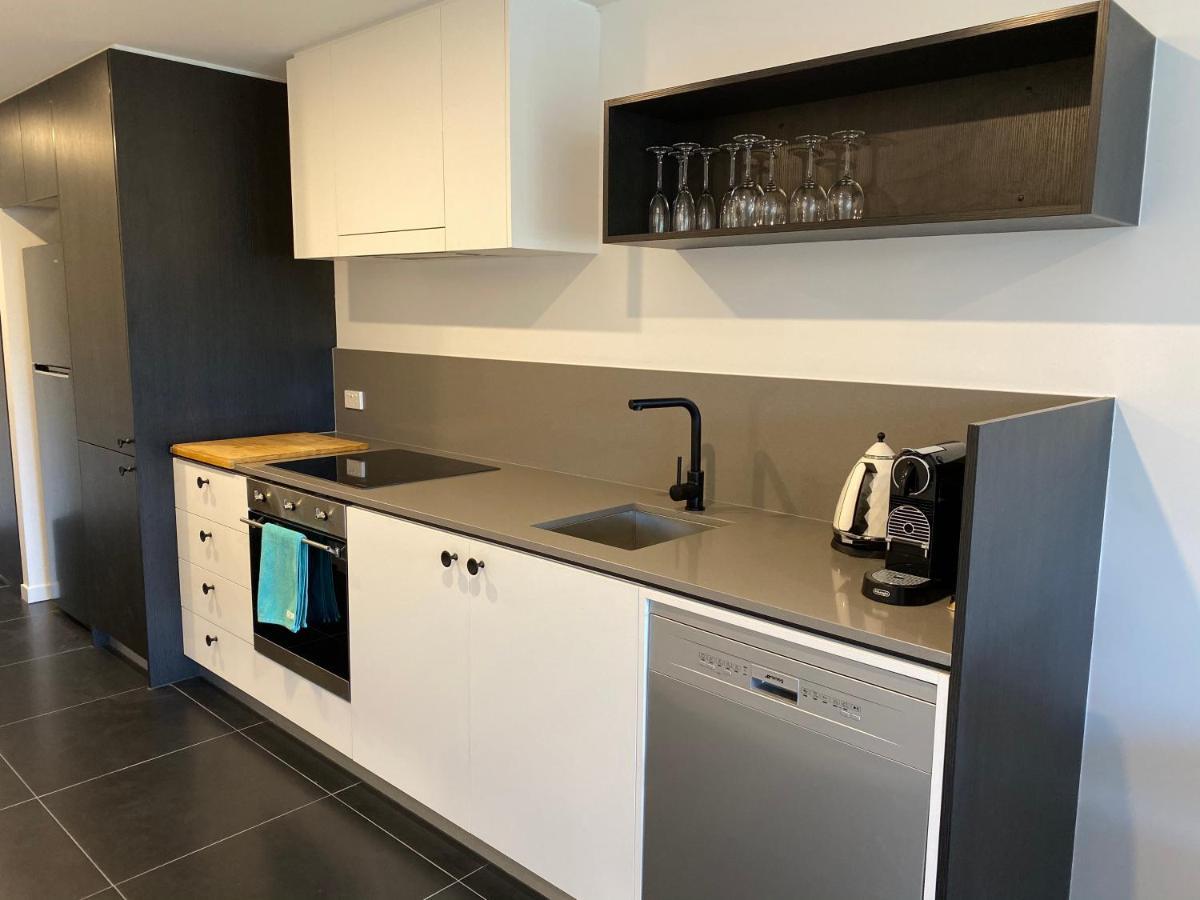 Midnight Luxe 1Br 1Bath Apartment 104 In The Heart Of Braddon Pool Sauna Secure Parking Wine Wifi Канбера Екстериор снимка