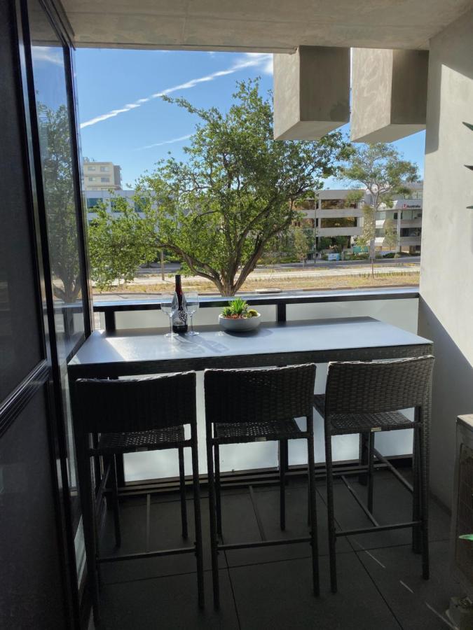 Midnight Luxe 1Br 1Bath Apartment 104 In The Heart Of Braddon Pool Sauna Secure Parking Wine Wifi Канбера Екстериор снимка