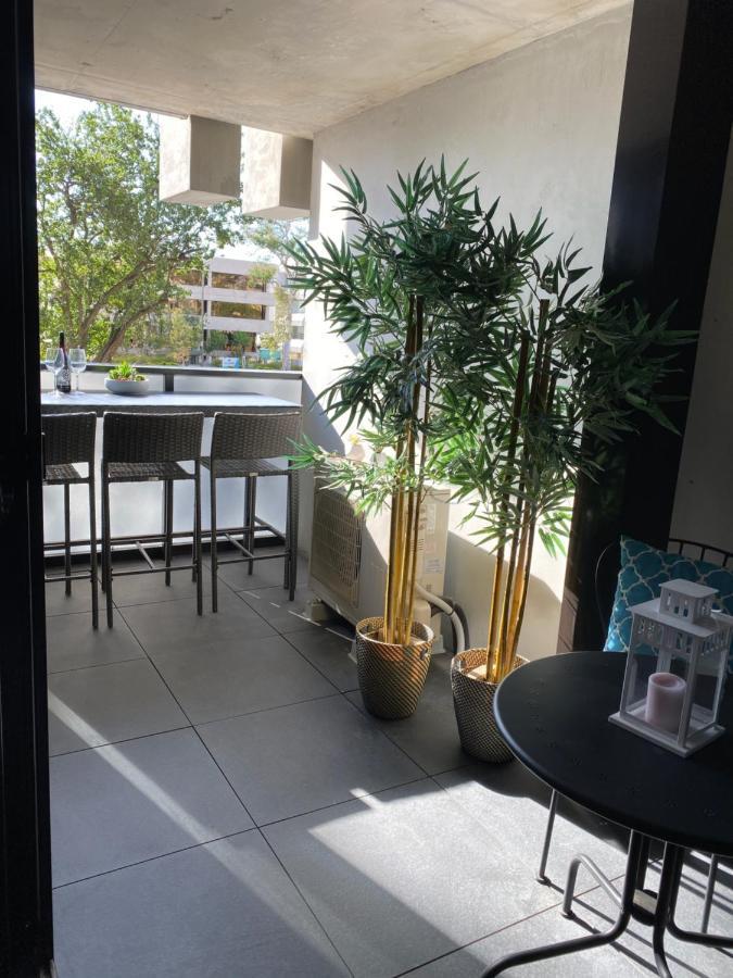 Midnight Luxe 1Br 1Bath Apartment 104 In The Heart Of Braddon Pool Sauna Secure Parking Wine Wifi Канбера Екстериор снимка