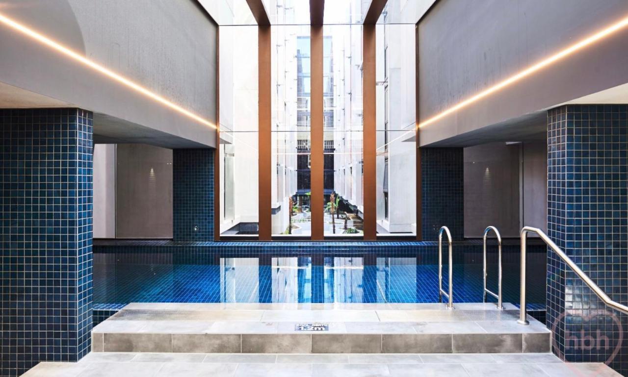 Midnight Luxe 1Br 1Bath Apartment 104 In The Heart Of Braddon Pool Sauna Secure Parking Wine Wifi Канбера Екстериор снимка