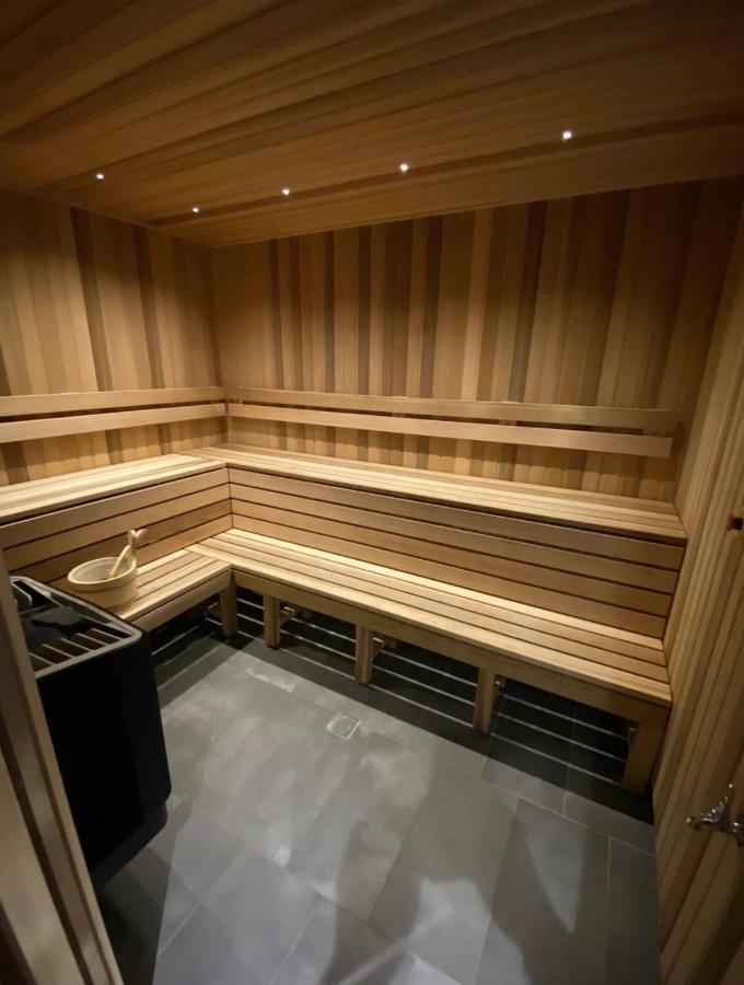 Midnight Luxe 1Br 1Bath Apartment 104 In The Heart Of Braddon Pool Sauna Secure Parking Wine Wifi Канбера Екстериор снимка