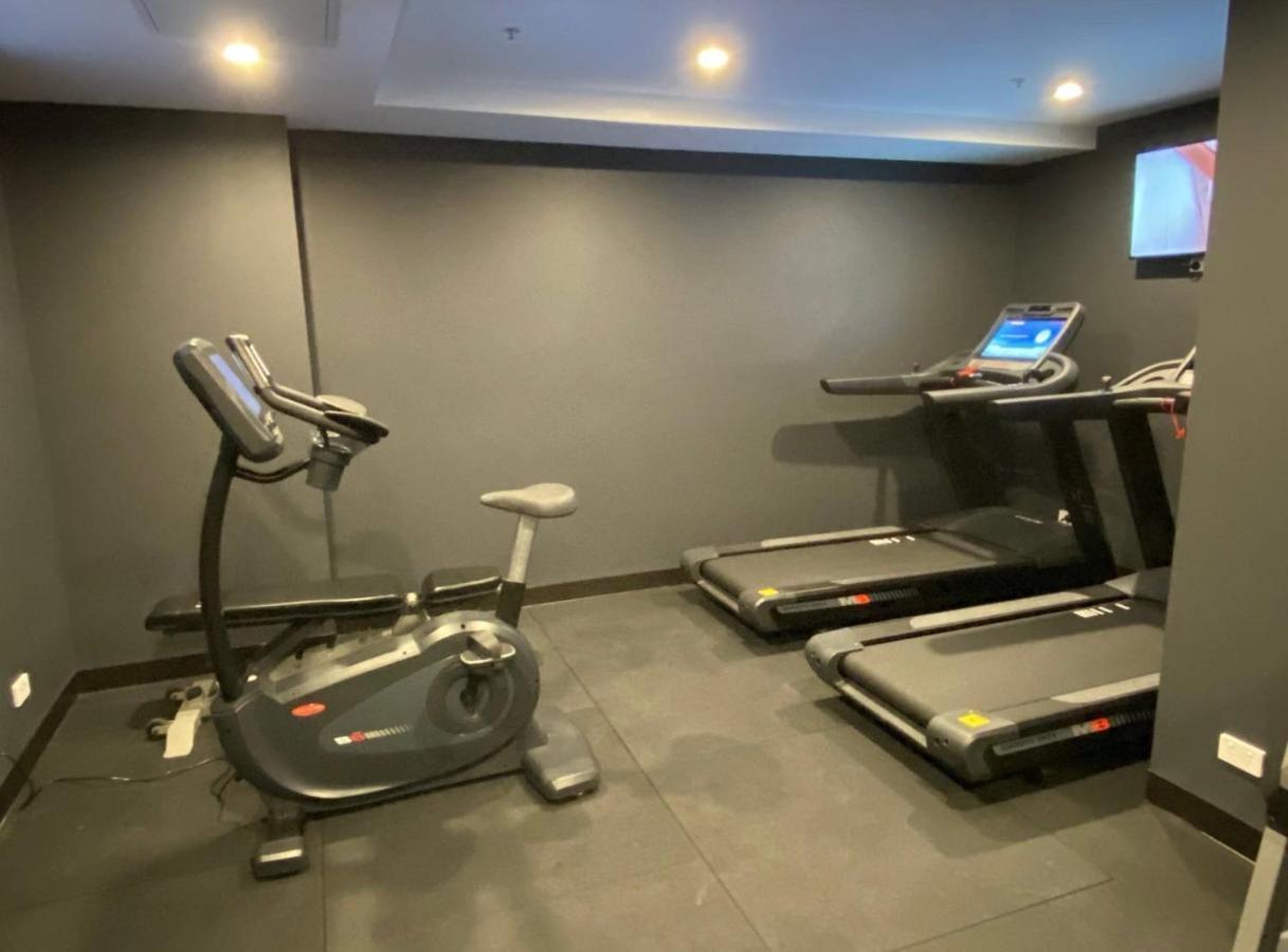 Midnight Luxe 1Br 1Bath Apartment 104 In The Heart Of Braddon Pool Sauna Secure Parking Wine Wifi Канбера Екстериор снимка