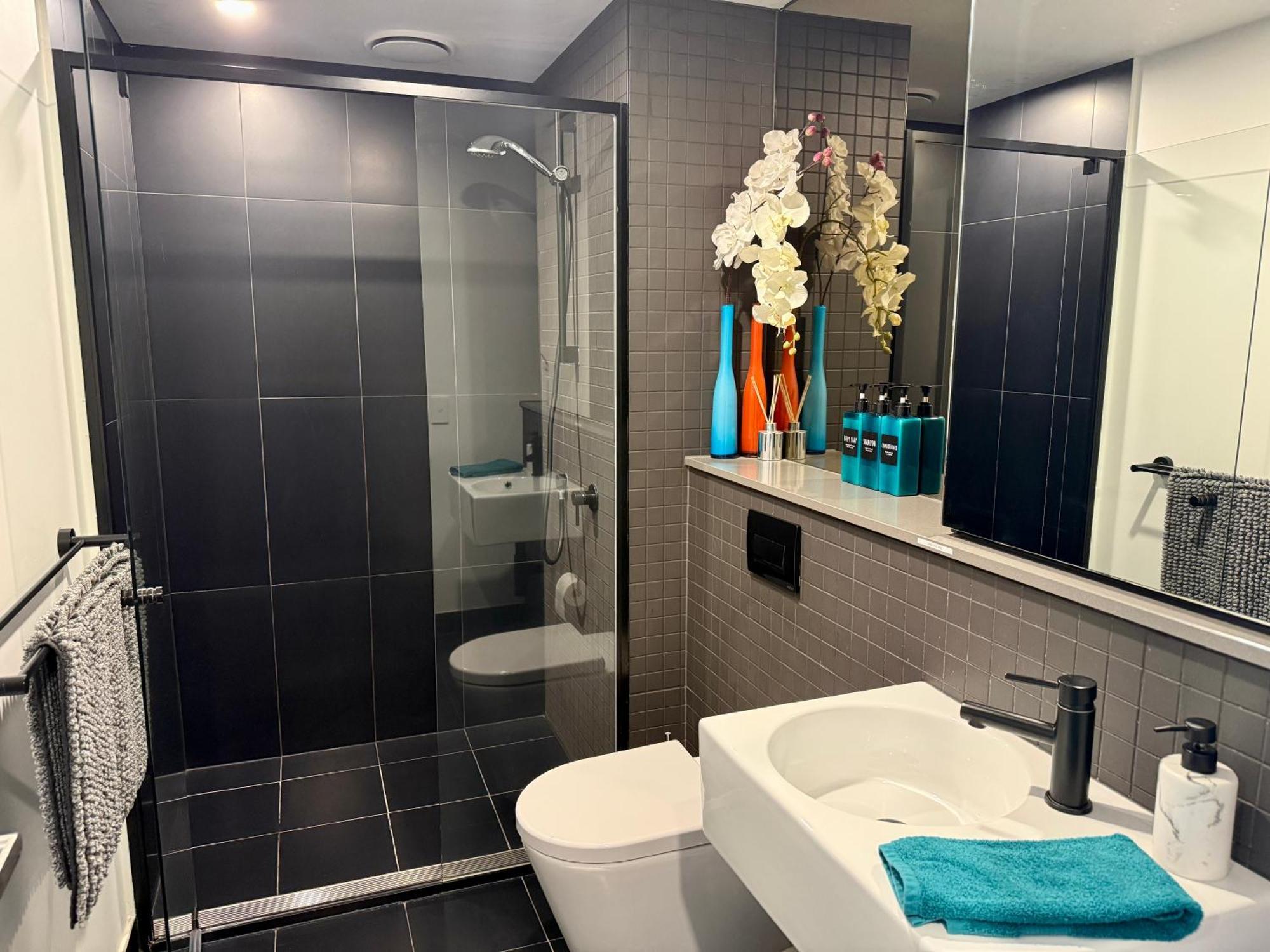 Midnight Luxe 1Br 1Bath Apartment 104 In The Heart Of Braddon Pool Sauna Secure Parking Wine Wifi Канбера Екстериор снимка