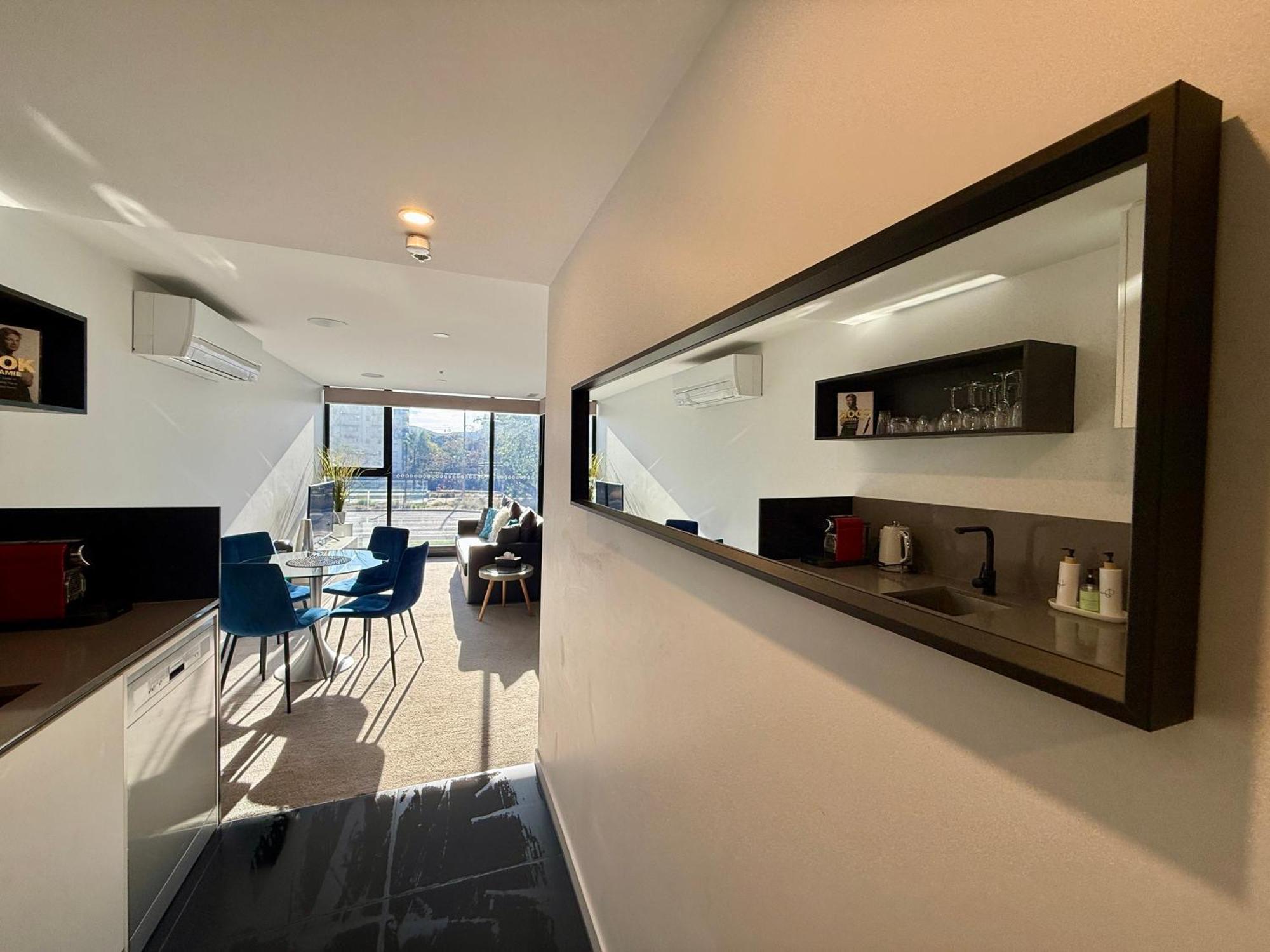Midnight Luxe 1Br 1Bath Apartment 104 In The Heart Of Braddon Pool Sauna Secure Parking Wine Wifi Канбера Екстериор снимка