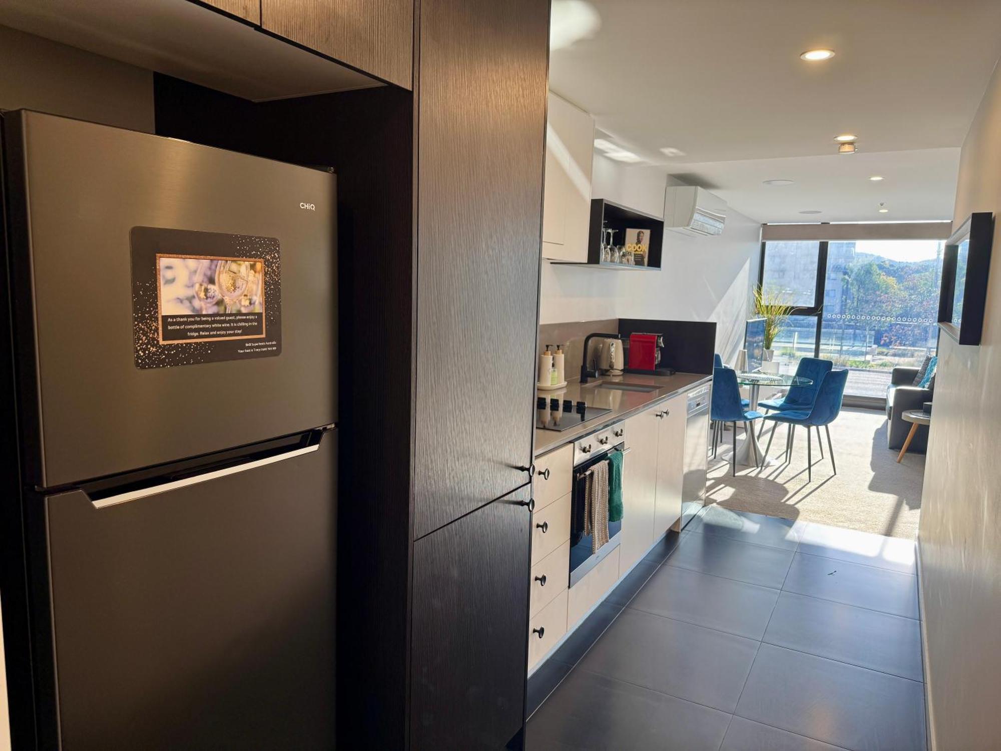 Midnight Luxe 1Br 1Bath Apartment 104 In The Heart Of Braddon Pool Sauna Secure Parking Wine Wifi Канбера Екстериор снимка