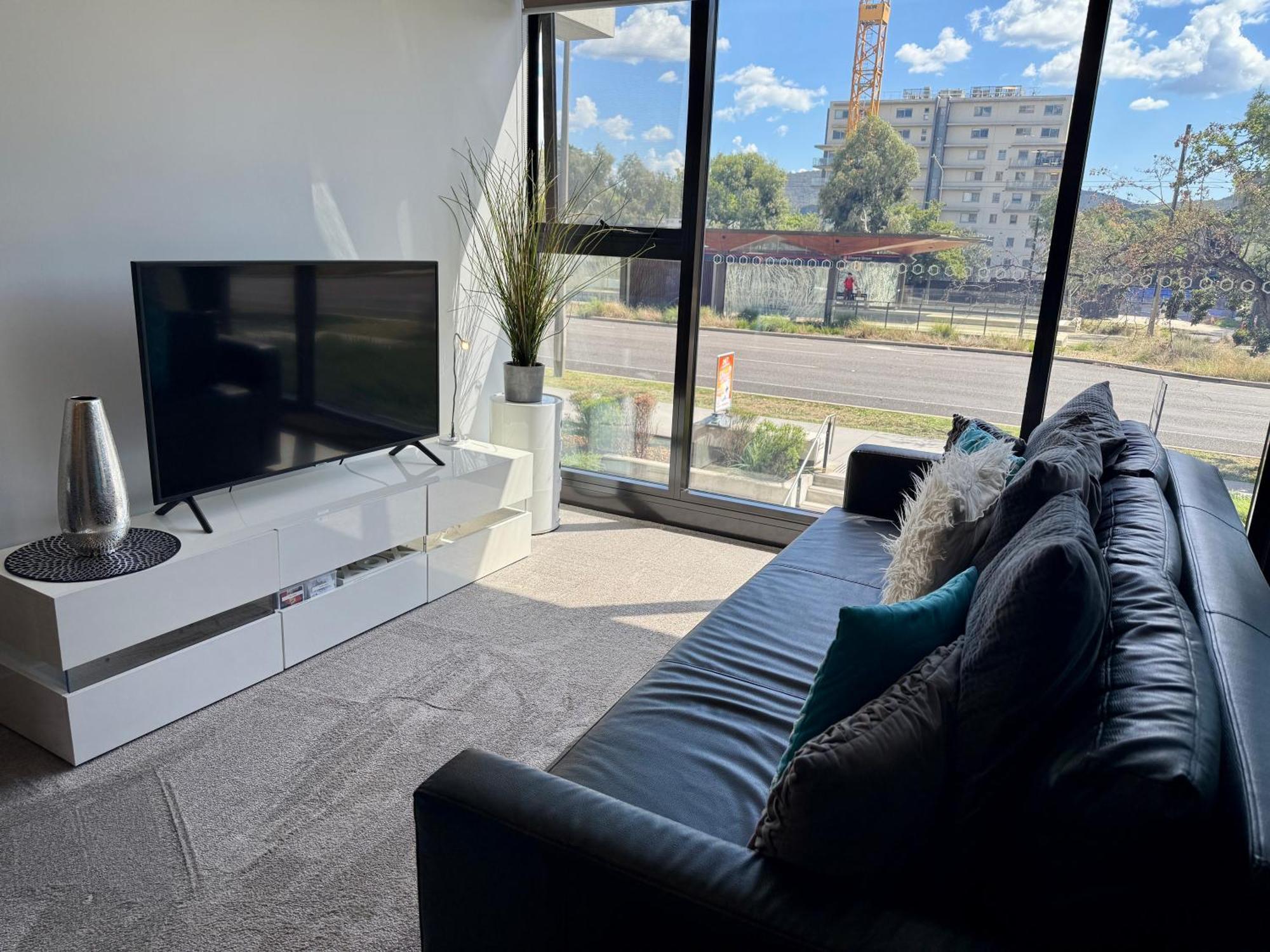 Midnight Luxe 1Br 1Bath Apartment 104 In The Heart Of Braddon Pool Sauna Secure Parking Wine Wifi Канбера Екстериор снимка