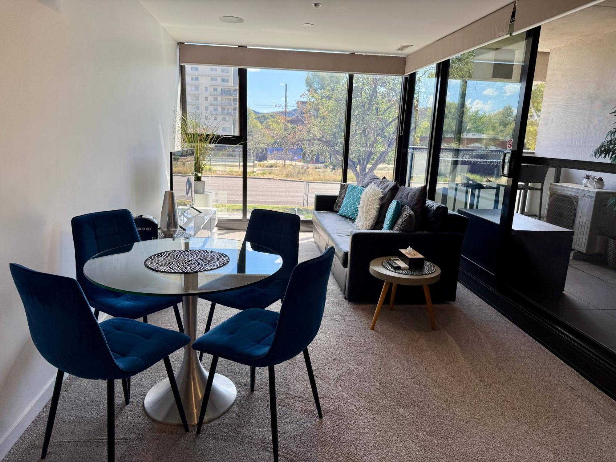 Midnight Luxe 1Br 1Bath Apartment 104 In The Heart Of Braddon Pool Sauna Secure Parking Wine Wifi Канбера Екстериор снимка