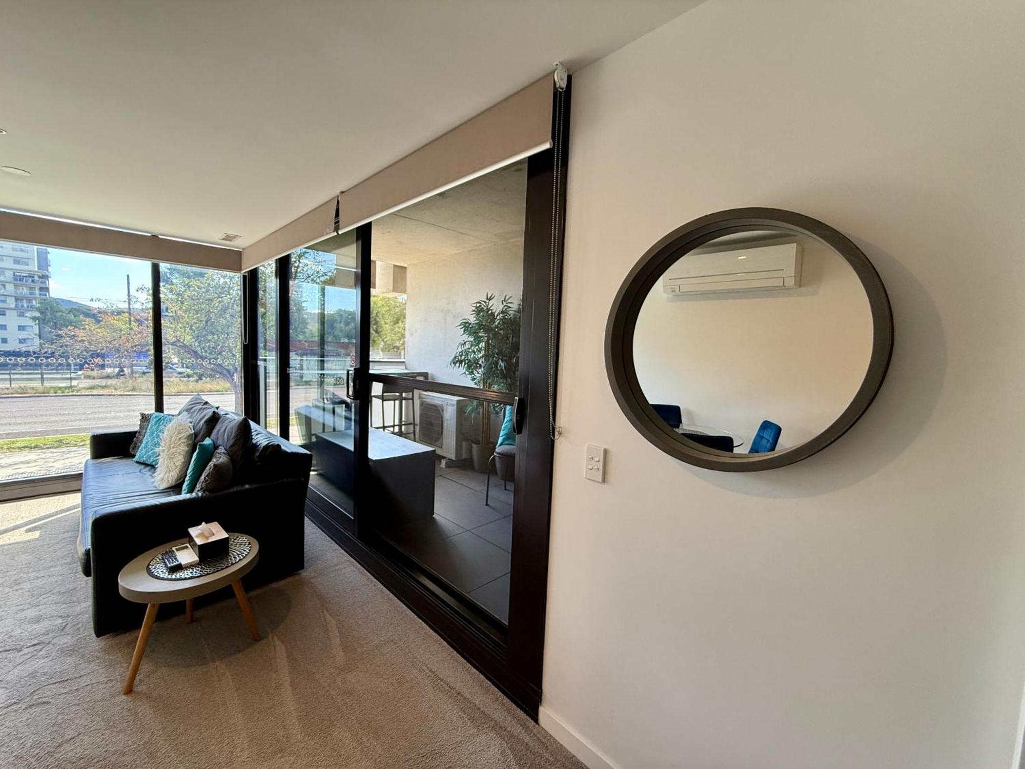 Midnight Luxe 1Br 1Bath Apartment 104 In The Heart Of Braddon Pool Sauna Secure Parking Wine Wifi Канбера Екстериор снимка